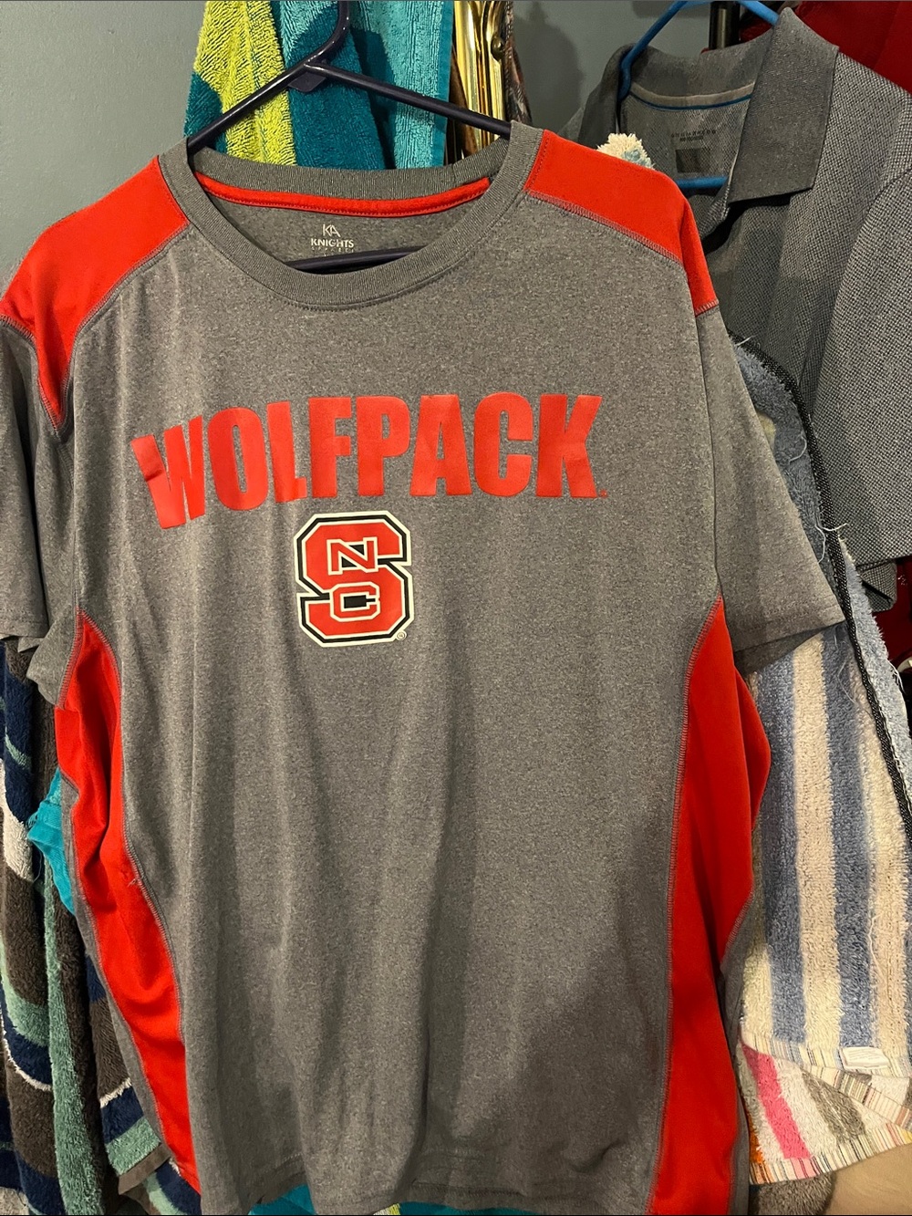 North Carolina State Wolfpack shirt size XL 100% polyesters